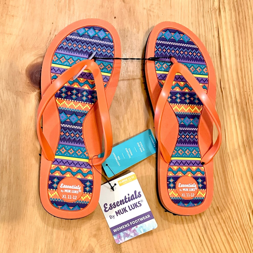 NWT Women’s Muklucks Flip Flops Sz 11